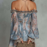 Abito Mini Chiffon Arricciato con Spalle Scoperte e Fiori Romantici