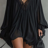 Abito Mini Halter in Chiffon Nero con Collo in Pizzo