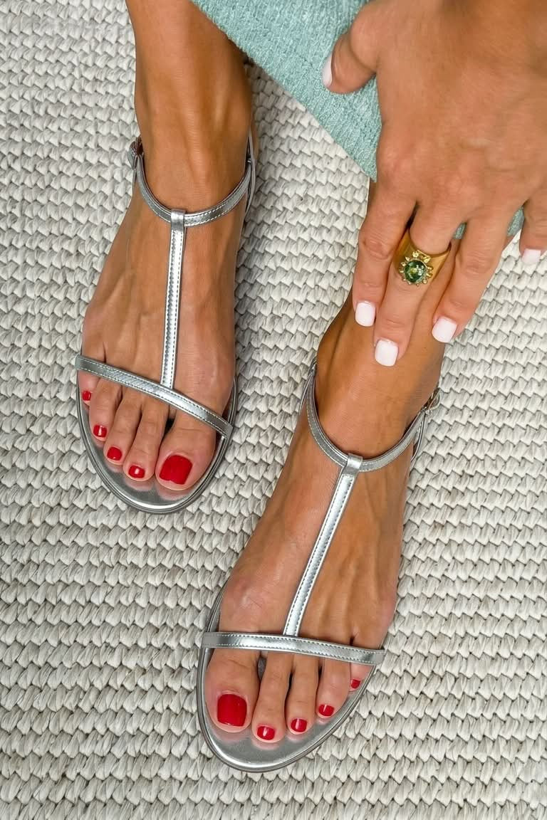SCARLETT | Sandali Piani Metallici con Cinturino a T
