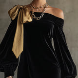 Abito Mini in Patchwork di Velluto Nero e Raso Oro Off The Shoulder