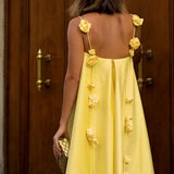 Abito mini loose con bretelle floreali chic